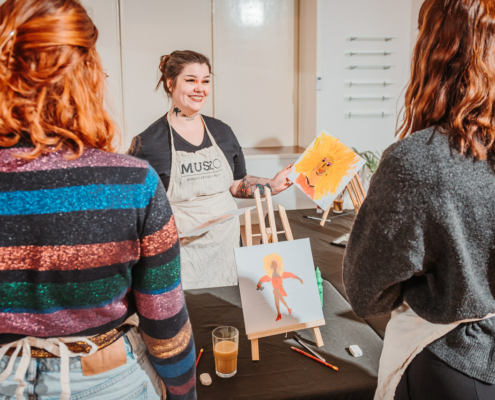 Paint a drag workshop - Paaldansstudio & Dance Centre. Ontdek je innerlijke artiest en schilder de unieke drag look. Doe mee aan deze levendige workshop!