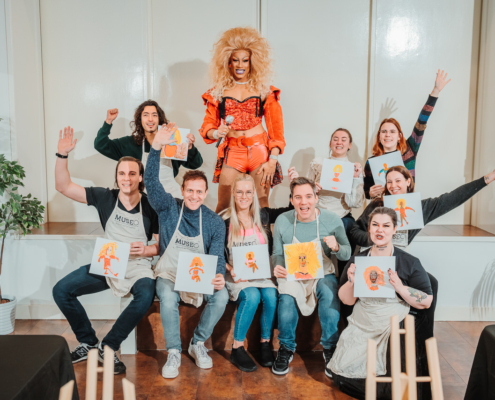 Paint a drag workshop - Paaldansstudio & Dance Centre. Ontdek je innerlijke artiest en schilder de unieke drag look. Doe mee aan deze levendige workshop!
