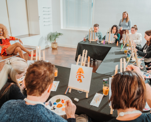 Paint a drag workshop - Paaldansstudio & Dance Centre. Ontdek je innerlijke artiest en schilder de unieke drag look. Doe mee aan deze levendige workshop!