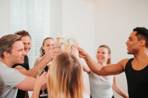 Workshop-dance-dance-dance-01 Leer de videoclip dansen bij Paaldansstudio & Dance Centre - Workshop Dance Dance Dance. Ontdek de moves in deze energieke dansworkshop!