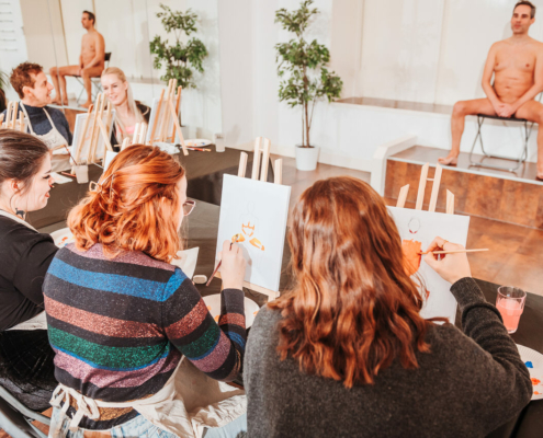 Creatieve workshop naaktschilderen bij Paaldansstudio & Dance Centre - Ontdek je artistieke kant met onze unieke ervaring!