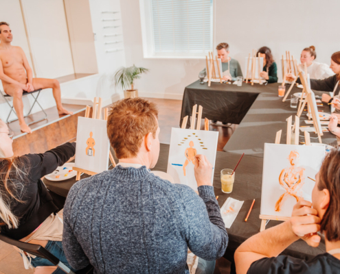 Creatieve workshop naaktschilderen bij Paaldansstudio & Dance Centre - Ontdek je artistieke kant met onze unieke ervaring!