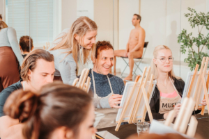 Workshop-Naaktschilderen-023 Creatieve workshop naaktschilderen bij Paaldansstudio & Dance Centre - Ontdek je artistieke kant met onze unieke ervaring!