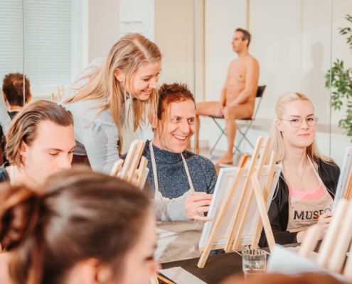 Creatieve workshop naaktschilderen bij Paaldansstudio & Dance Centre - Ontdek je artistieke kant met onze unieke ervaring!
