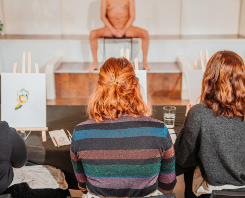 Creatieve workshop naaktschilderen bij Paaldansstudio & Dance Centre - Ontdek je artistieke kant met onze unieke ervaring!