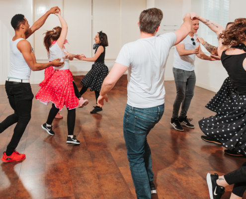 Rock & roll workshop bij Paaldansstudio & Dance Centre - Leer swingende moves en energieke grooves - ervaar de ultieme dansbeleving!