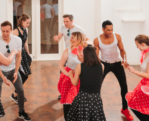 Rock & roll workshop bij Paaldansstudio & Dance Centre - Leer swingende moves en energieke grooves - ervaar de ultieme dansbeleving!