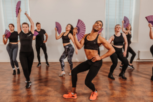 Workshop-Vogue-041 Ontdek de magie van Vogue tijdens onze workshop bij Paaldansstudio & Dance Centre. Doe mee en straal met onze unieke dansmoves!